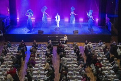 Dimanche 19 - Spectacle de la compagnie Dmaskmoi lors du déjeuner de clôture. - Agrandir l'image 11 sur 11, fenêtre modale