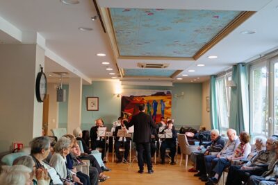 Dimanche 12 - L'Harmonie du Cercle Musical a proposé un chemin musical dans les résidences seniors soiséennes - Agrandir l'image 1 sur 11, fenêtre modale
