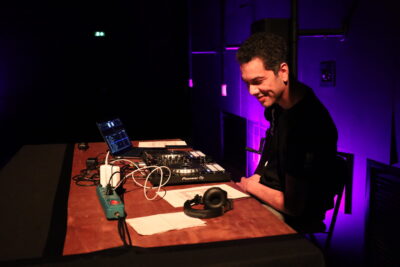 Agrandir l'image 32 sur 84, fenêtre modale